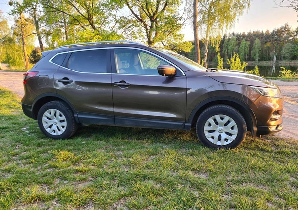 Nissan Qashqai cena 65500 przebieg: 161500, rok produkcji 2017 z Ślesin małe 277